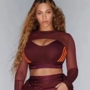 Ivy Park x Adidas Beyoncé Maroon shrug ⚡